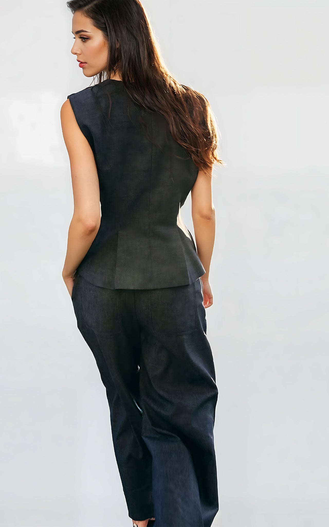 Structured Linen Waistcoat – Lightweight, Tailored & Flattering