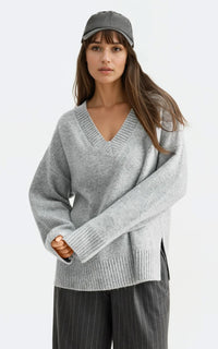 V-Neck Knit Jumper – Relaxed Fit