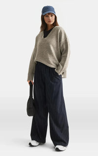 V-Neck Knit Jumper – Relaxed Fit