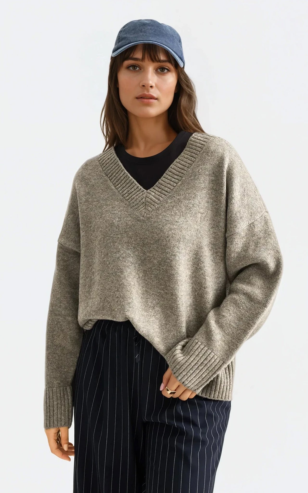 V-Neck Knit Jumper – Relaxed Fit